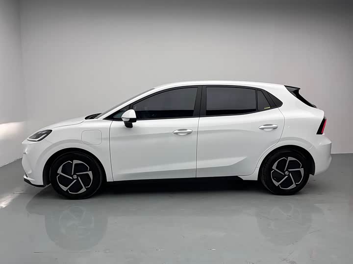 Фото 8 - MG Motor 4 EV