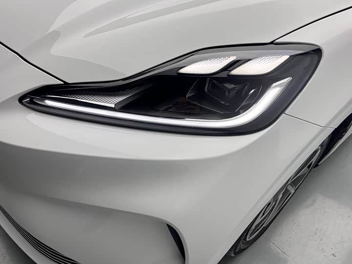 Фото 9 - MG Motor 4 EV