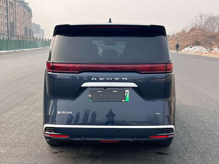 Фото 8 - Denza D9