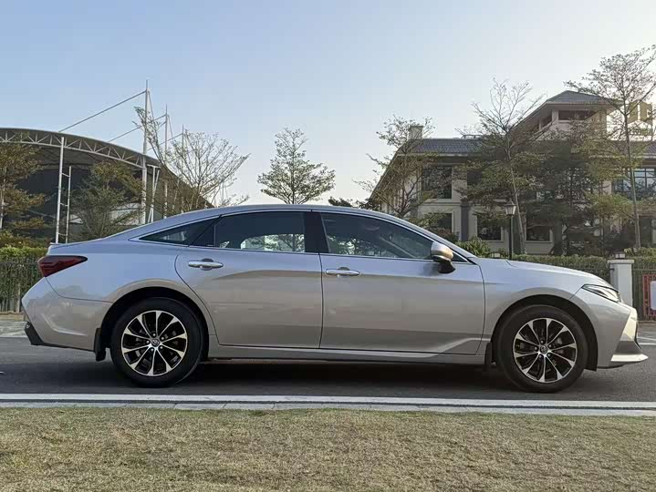 Фото 4 - Toyota Avalon