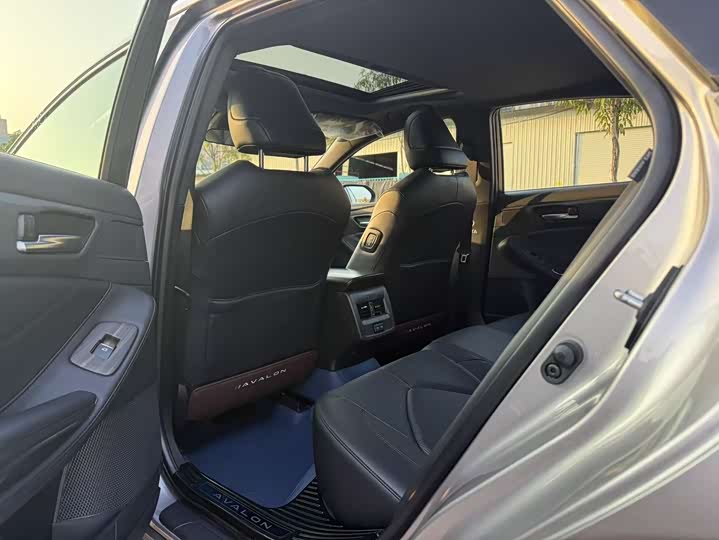 Фото 5 - Toyota Avalon