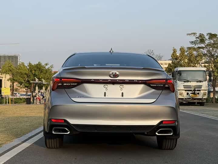 Фото 8 - Toyota Avalon