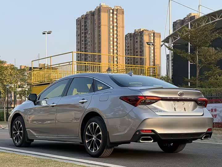 Фото 9 - Toyota Avalon