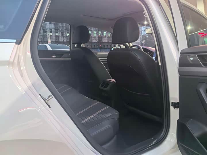 Фото 9 - Volkswagen Lavida