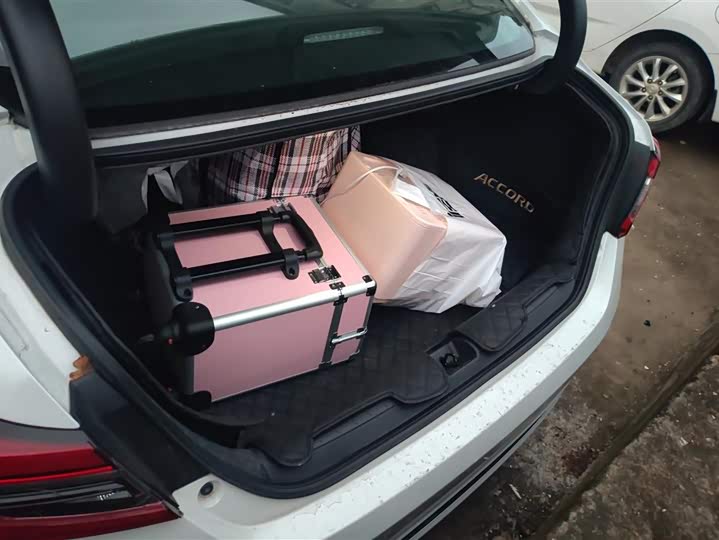 Фото 4 - Honda Accord