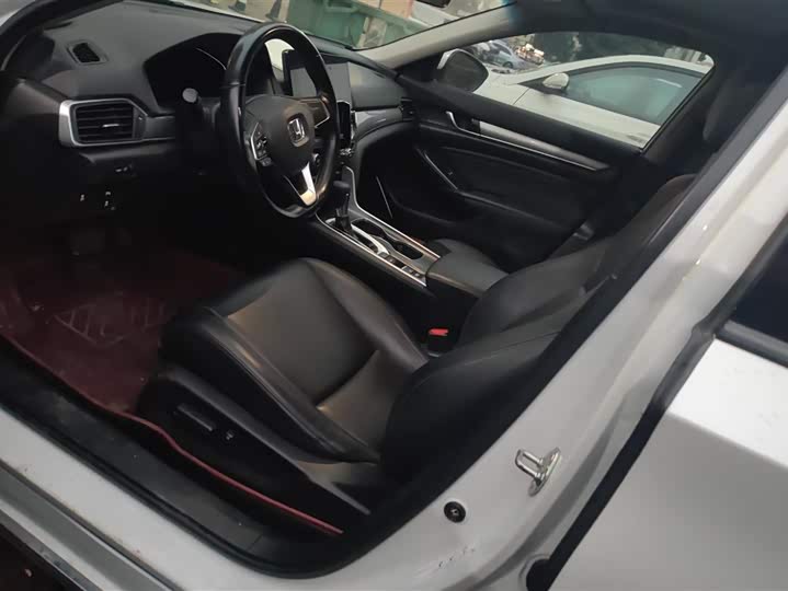 Фото 9 - Honda Accord