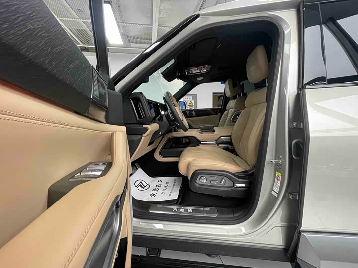 Фото 4 - BYD FangChengBao Leopard 8