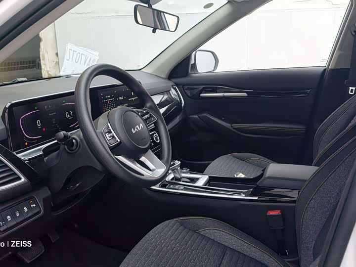 Фото 8 - Kia Seltos