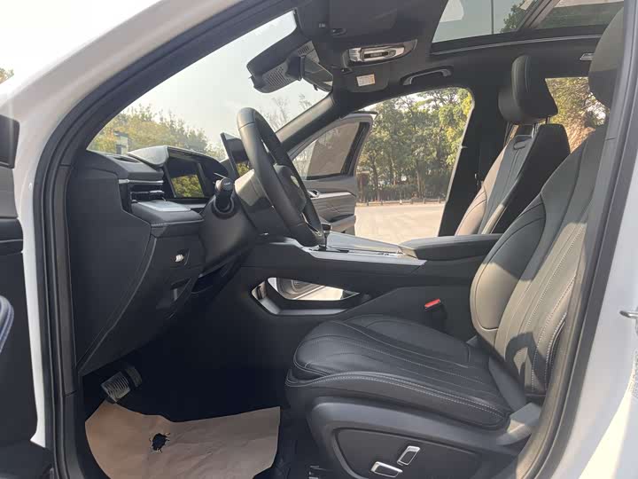 Photo 5 - Geely Preface