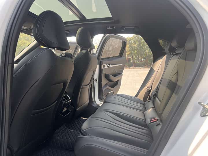 Photo 6 - Geely Preface