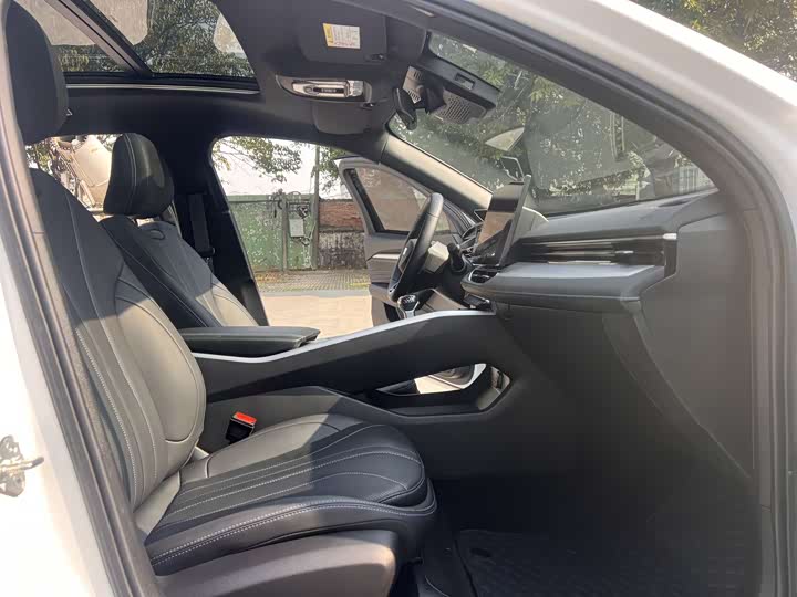 Photo 7 - Geely Preface