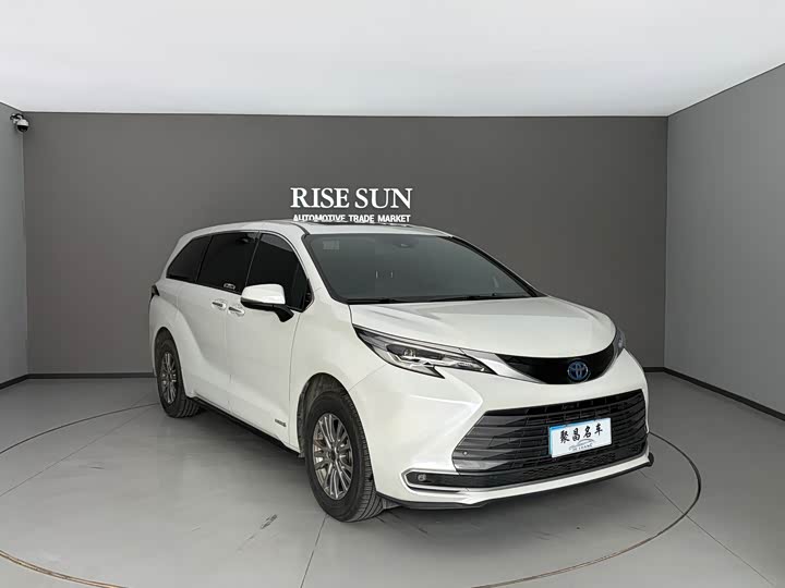 Фото 3 - Toyota Sienna