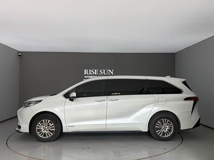 Фото 4 - Toyota Sienna