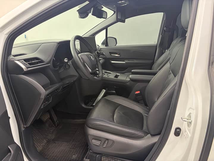 Фото 5 - Toyota Sienna