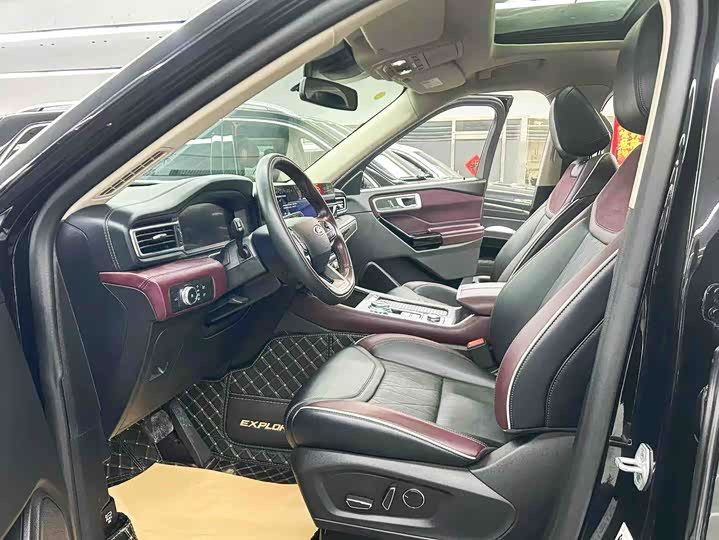 Фото 7 - Ford Explorer