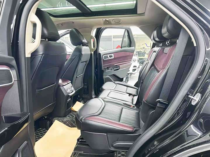 Фото 8 - Ford Explorer