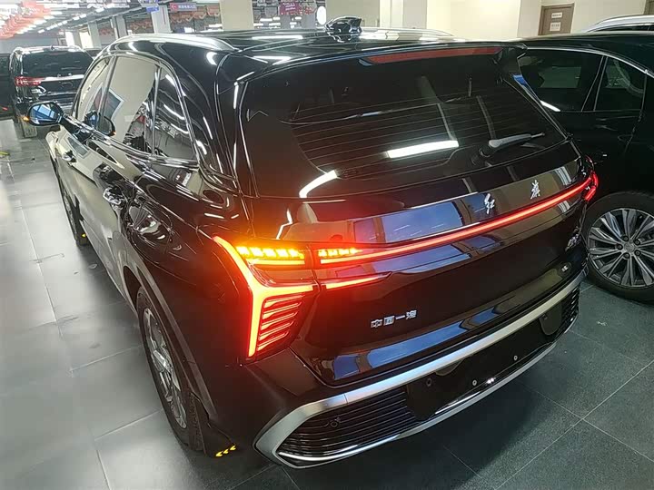 Фото 5 - Hongqi HS3 Hybrid
