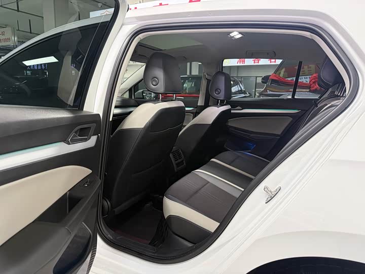 Фото 9 - Volkswagen Golf