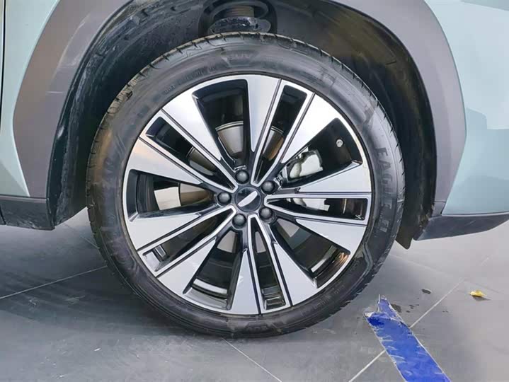 Фото 6 - Geely Atlas L