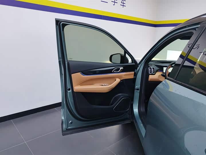 Фото 7 - Geely Atlas L