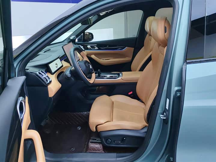 Фото 9 - Geely Atlas L