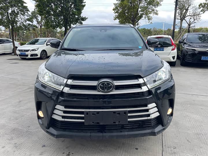 Фото 2 - Toyota Highlander