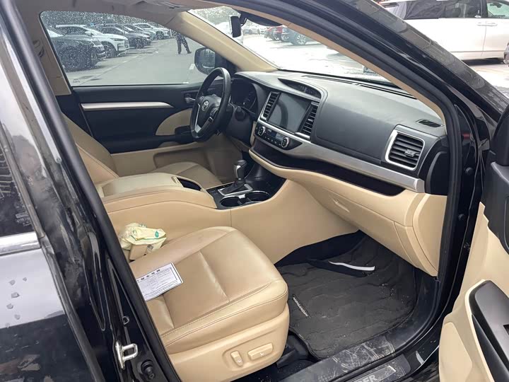 Фото 4 - Toyota Highlander