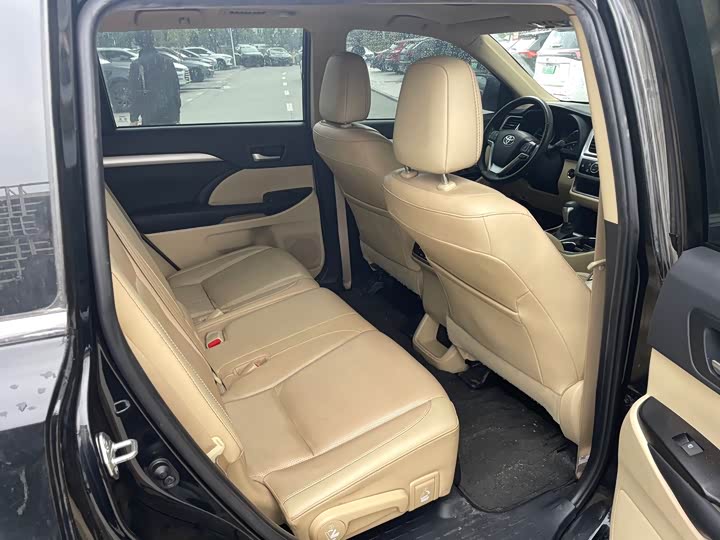 Фото 5 - Toyota Highlander