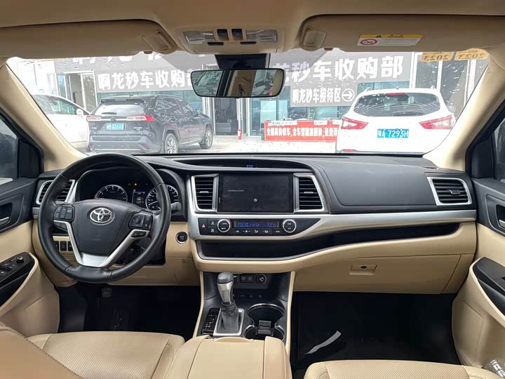 Фото 6 - Toyota Highlander