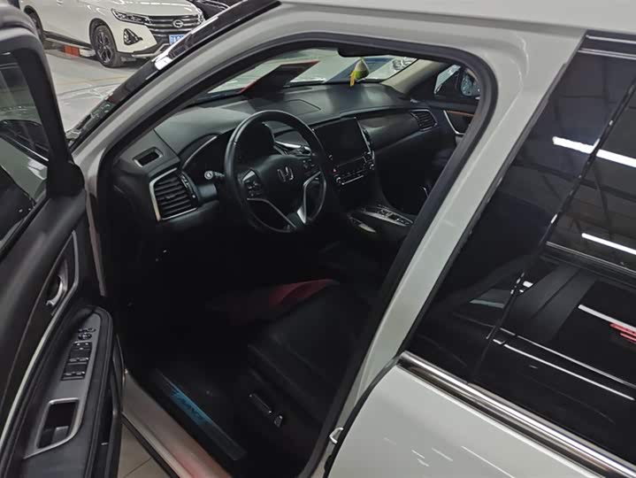 Фото 9 - Honda Avancier