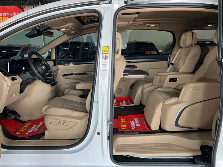 Фото 8 - Buick GL8 Hybrid