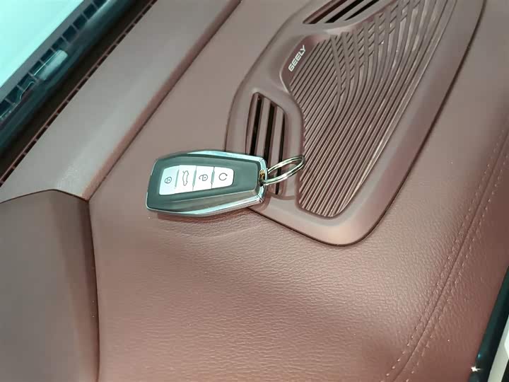 Фото 9 - Geely Monjaro