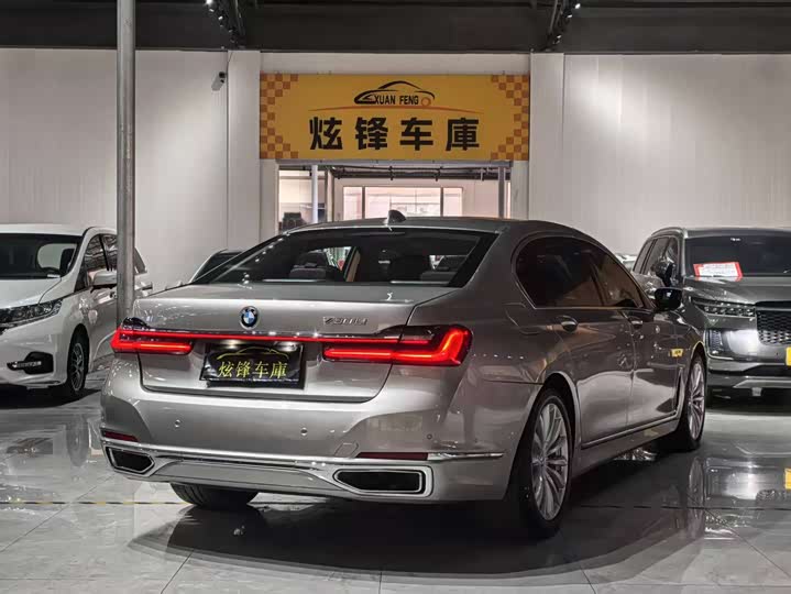 Фото 9 - BMW 7 Series