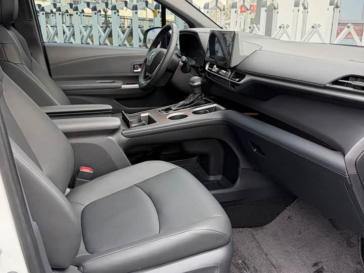 Фото 5 - Toyota Sienna