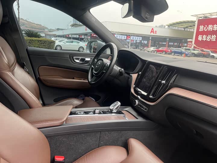 Фото 4 - Volvo XC60