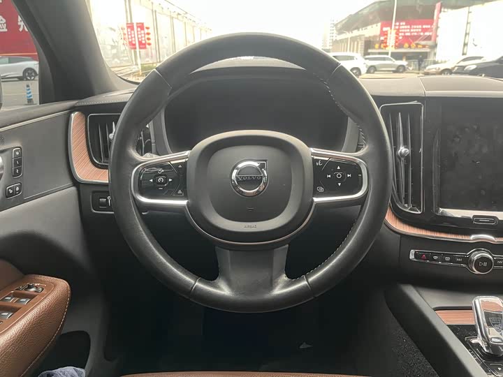 Фото 7 - Volvo XC60
