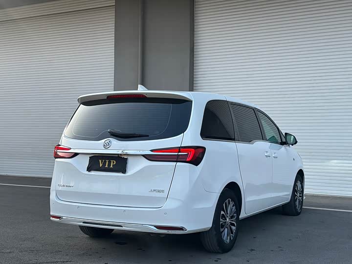 Фото 9 - Buick GL8 ES