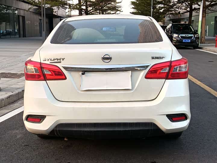 Фото 3 - Nissan Sylphy