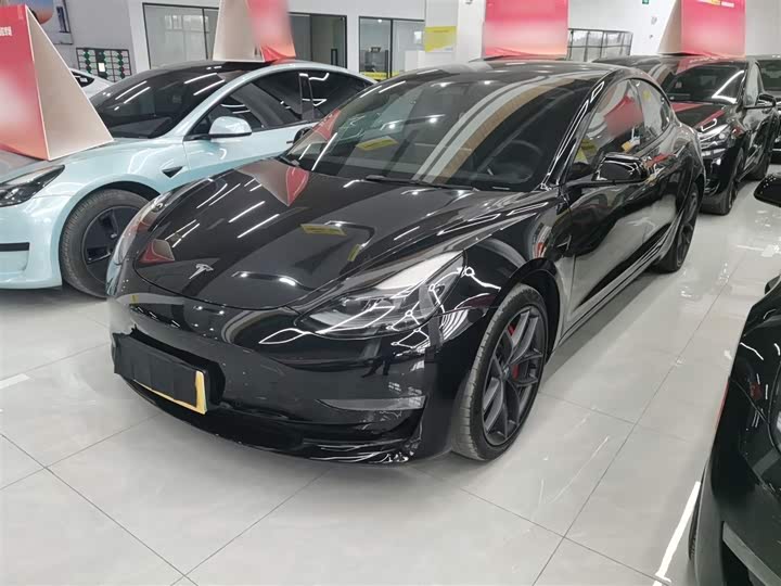 Фото 1 - Tesla Model 3