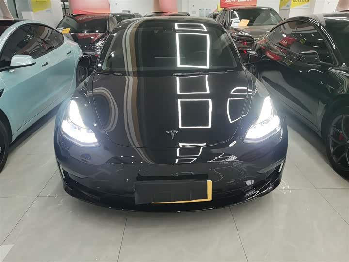 Фото 3 - Tesla Model 3