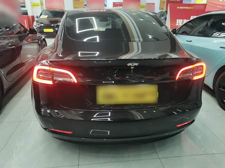 Фото 6 - Tesla Model 3