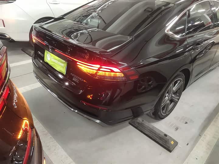 Фото 8 - Honda Accord