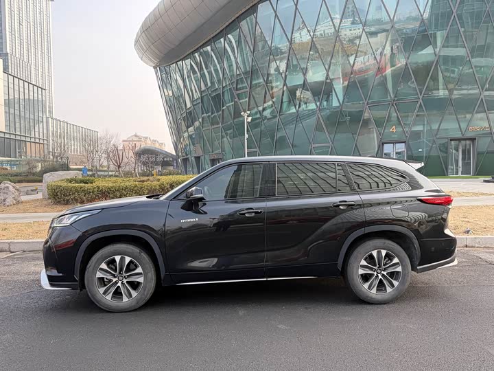 Фото 4 - Toyota Crown Kluger