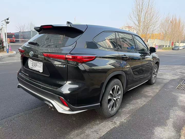 Фото 7 - Toyota Crown Kluger