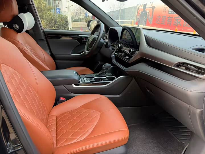 Фото 8 - Toyota Crown Kluger