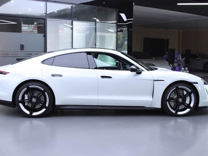 Photo 2 - Porsche Taycan