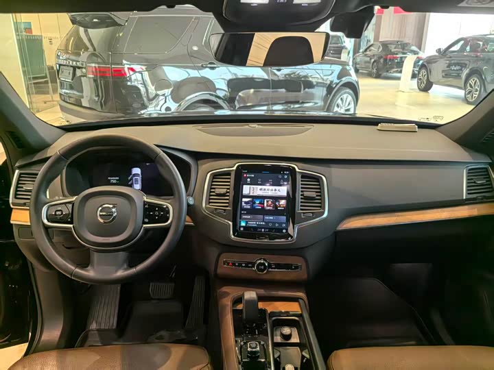 Фото 6 - Volvo XC90