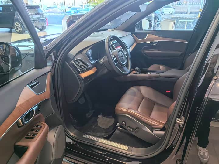 Фото 7 - Volvo XC90