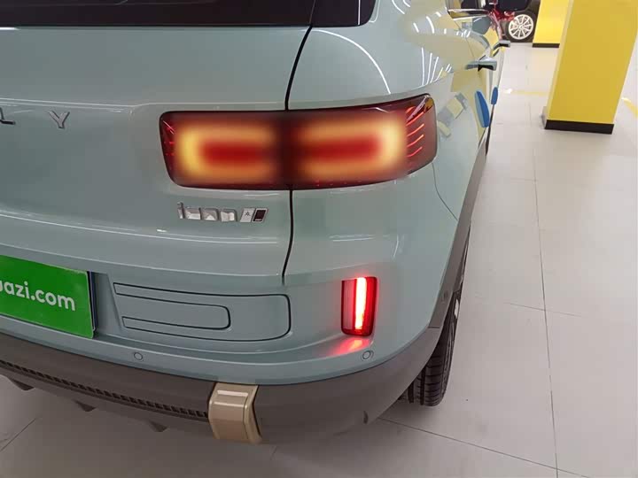 Фото 8 - Geely Icon