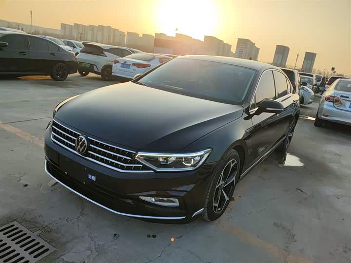 Фото 2 - Volkswagen Magotan